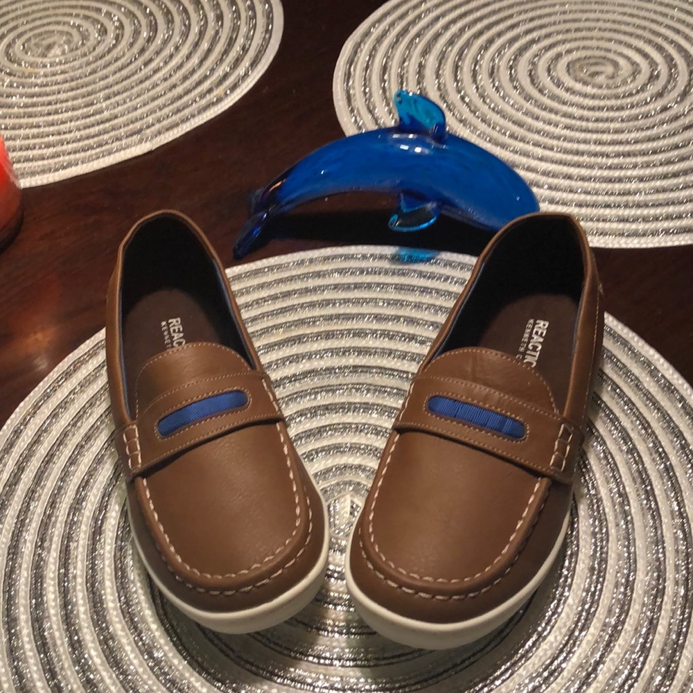 Boys shoes